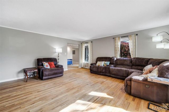 1869 Walnutway Drive, St Louis, MO 63146