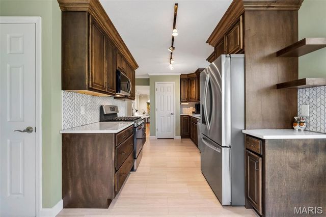 1869 Walnutway Drive, St Louis, MO 63146