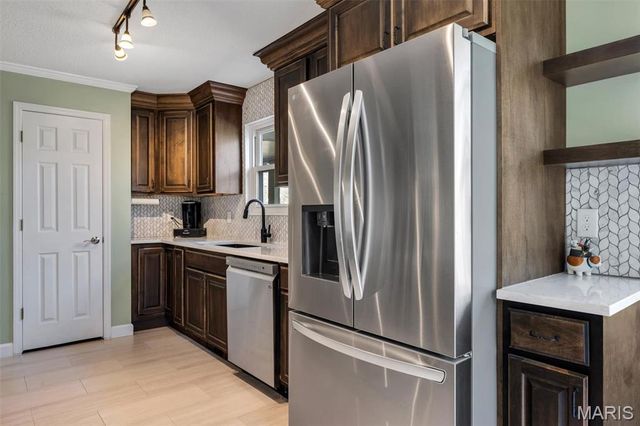 1869 Walnutway Drive, St Louis, MO 63146