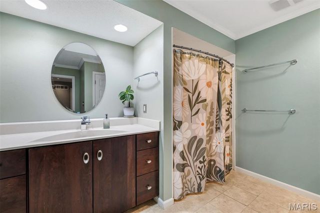1869 Walnutway Drive, St Louis, MO 63146
