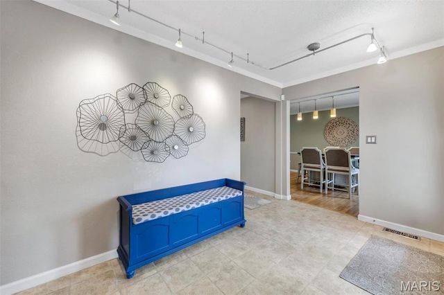 1869 Walnutway Drive, St Louis, MO 63146