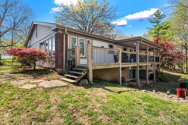 1869 Walnutway Drive, St Louis, MO 63146