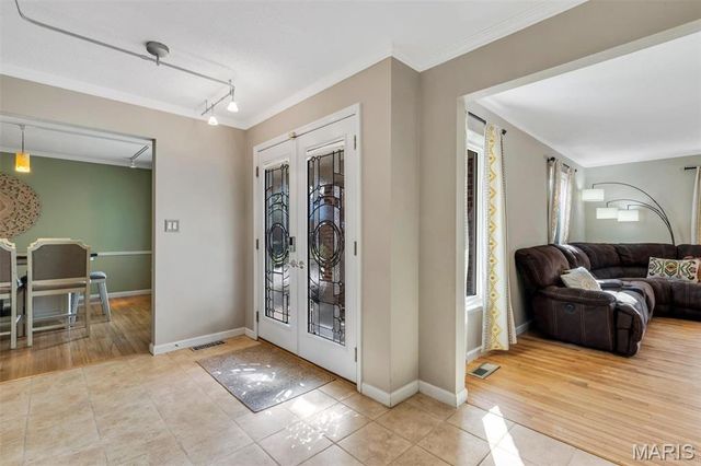 1869 Walnutway Drive, St Louis, MO 63146
