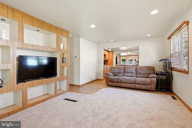 593 TANGER AVE, Franklinville, NJ 08322