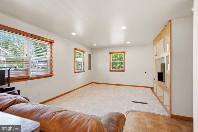 593 TANGER AVE, Franklinville, NJ 08322