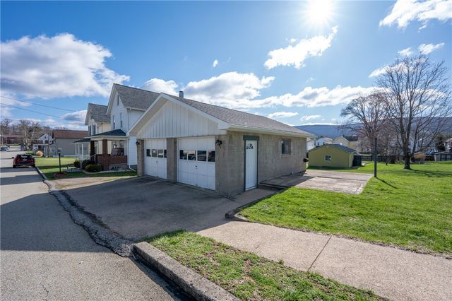 416 Charles St, Derry Boro, PA 15627