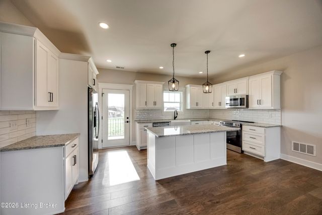 208 Wendover Ct, Bardstown, KY 40004