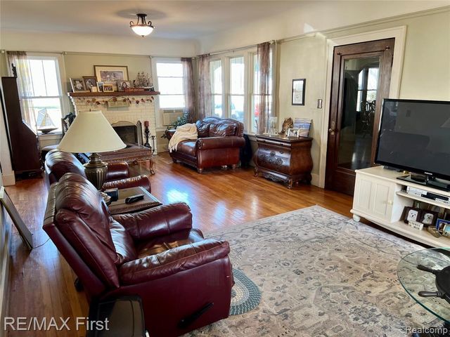 9280 River Road, Clay, MI 48001