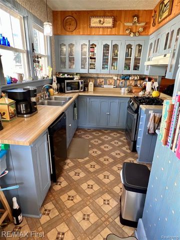 9280 River Road, Clay, MI 48001