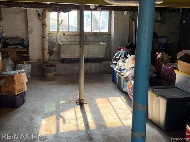 9280 River Road, Clay, MI 48001