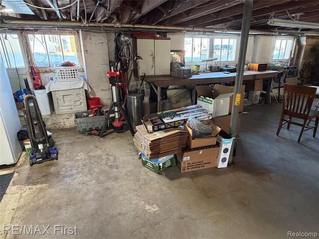 9280 River Road, Clay, MI 48001