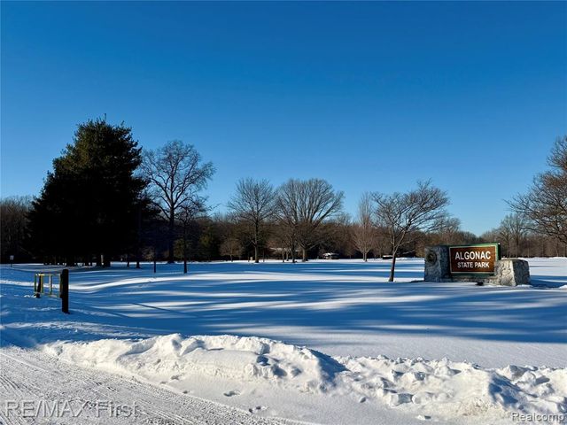 9280 River Road, Clay, MI 48001