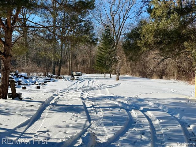 9280 River Road, Clay, MI 48001