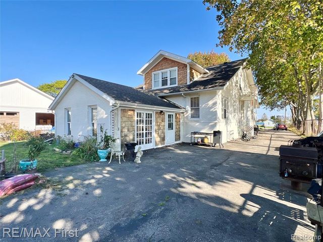 9280 River Road, Clay, MI 48001