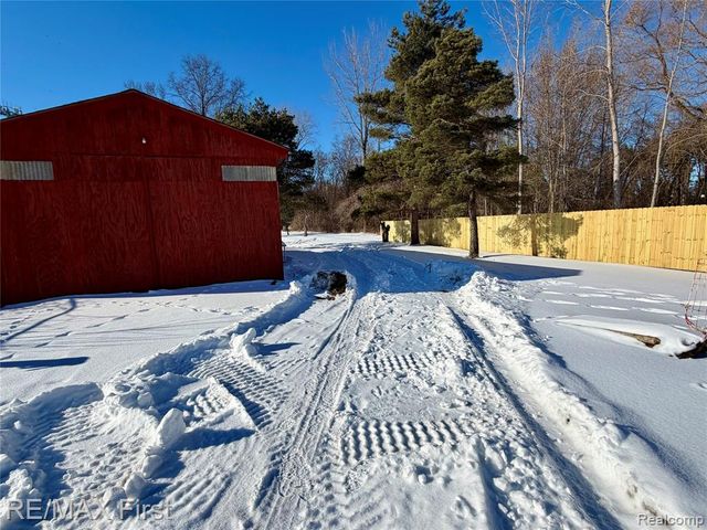 9280 River Road, Clay, MI 48001