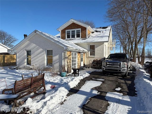 9280 River Road, Clay, MI 48001