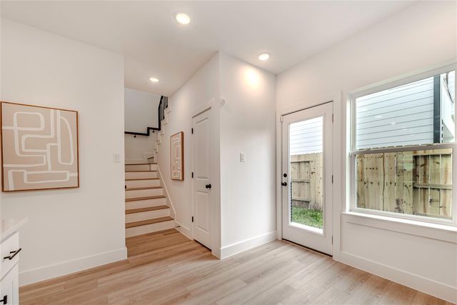 9527 Beckley St, Houston, TX 77088