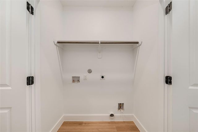 9527 Beckley St, Houston, TX 77088