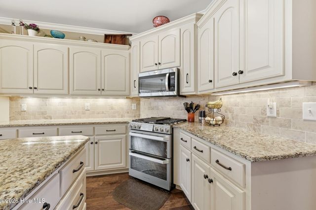 2822 Sunny Vale Drive, Winterville, NC 28590