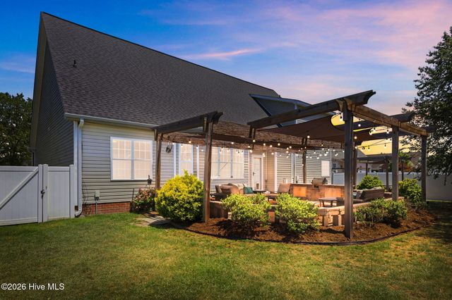 2822 Sunny Vale Drive, Winterville, NC 28590