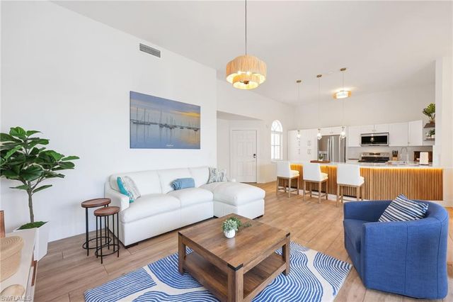 2711 Citrus Lake DR # F305, Naples, FL 34109