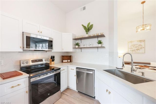 2711 Citrus Lake DR # F305, Naples, FL 34109