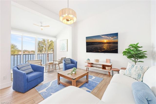 2711 Citrus Lake DR # F305, Naples, FL 34109