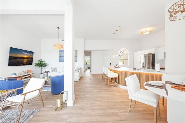 2711 Citrus Lake DR # F305, Naples, FL 34109