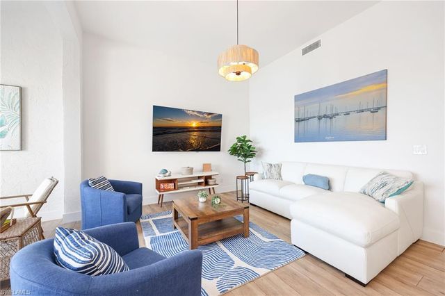 2711 Citrus Lake DR # F305, Naples, FL 34109