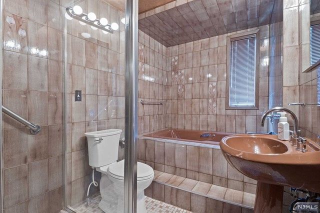 156 Hobart Street, Ridgefield Park, NJ 07660