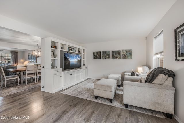 2033 N BUNTING LN, Post Falls, ID 83854