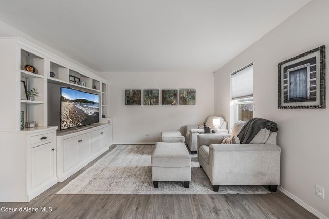 2033 N BUNTING LN, Post Falls, ID 83854