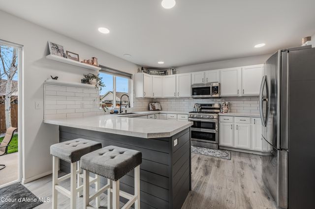 2033 N BUNTING LN, Post Falls, ID 83854