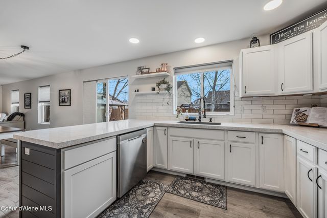 2033 N BUNTING LN, Post Falls, ID 83854