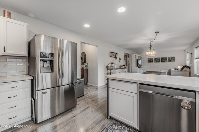 2033 N BUNTING LN, Post Falls, ID 83854