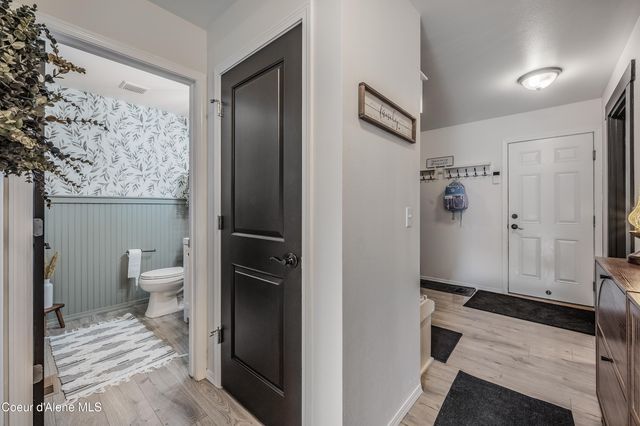2033 N BUNTING LN, Post Falls, ID 83854