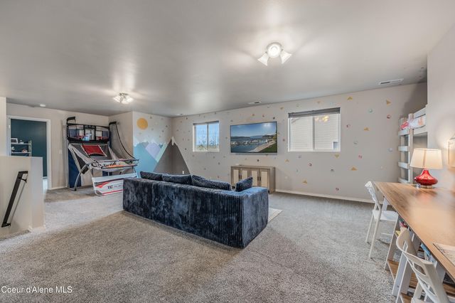 2033 N BUNTING LN, Post Falls, ID 83854