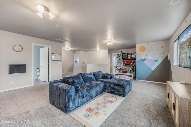 2033 N BUNTING LN, Post Falls, ID 83854