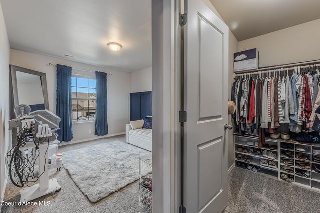 2033 N BUNTING LN, Post Falls, ID 83854