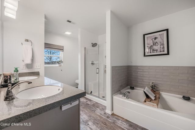 2033 N BUNTING LN, Post Falls, ID 83854
