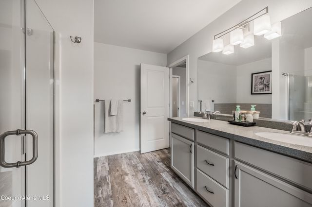 2033 N BUNTING LN, Post Falls, ID 83854