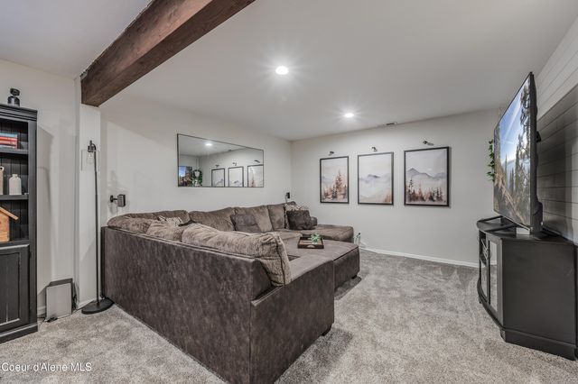 2033 N BUNTING LN, Post Falls, ID 83854