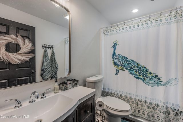 2033 N BUNTING LN, Post Falls, ID 83854