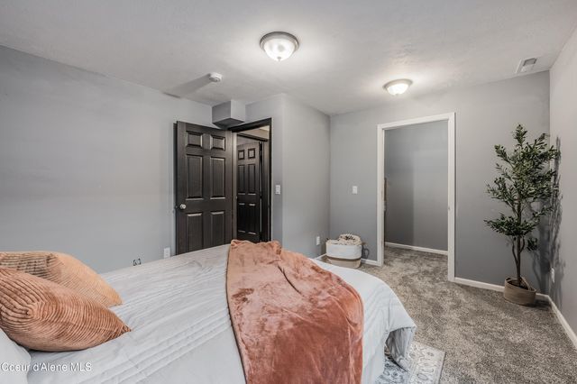 2033 N BUNTING LN, Post Falls, ID 83854