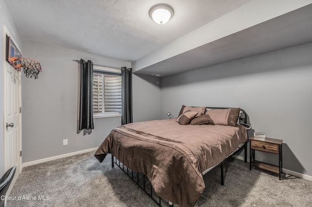 2033 N BUNTING LN, Post Falls, ID 83854