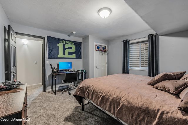 2033 N BUNTING LN, Post Falls, ID 83854