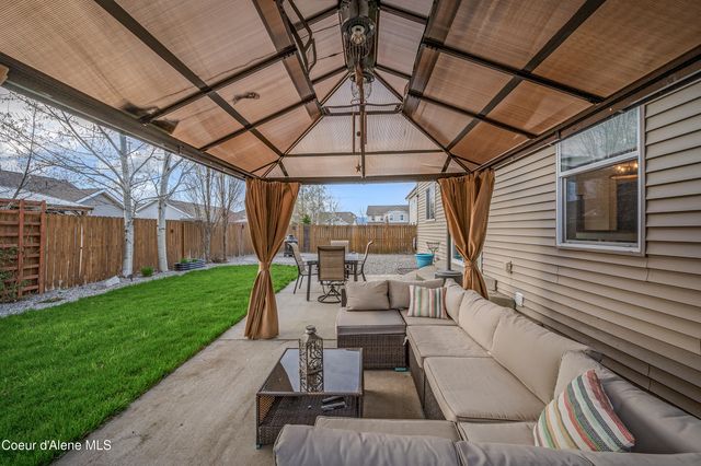 2033 N BUNTING LN, Post Falls, ID 83854