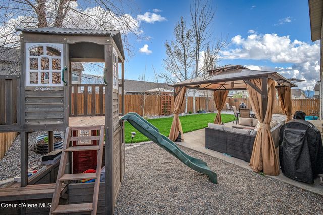 2033 N BUNTING LN, Post Falls, ID 83854