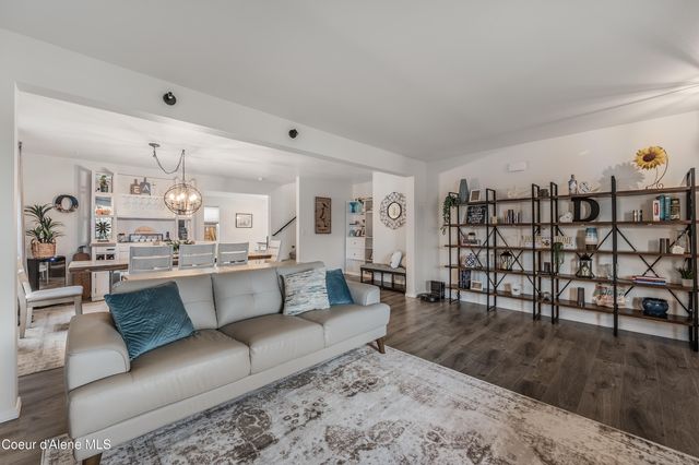 2033 N BUNTING LN, Post Falls, ID 83854