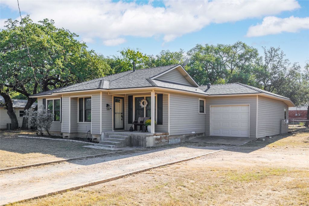 1506 Phillips Drive, Brownwood, TX 76801